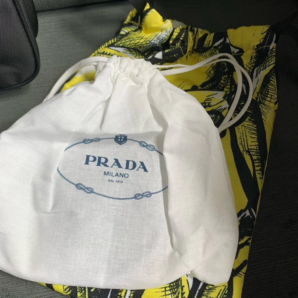 Prada Re-Edition Nylon Bag - Picture 5 of 9